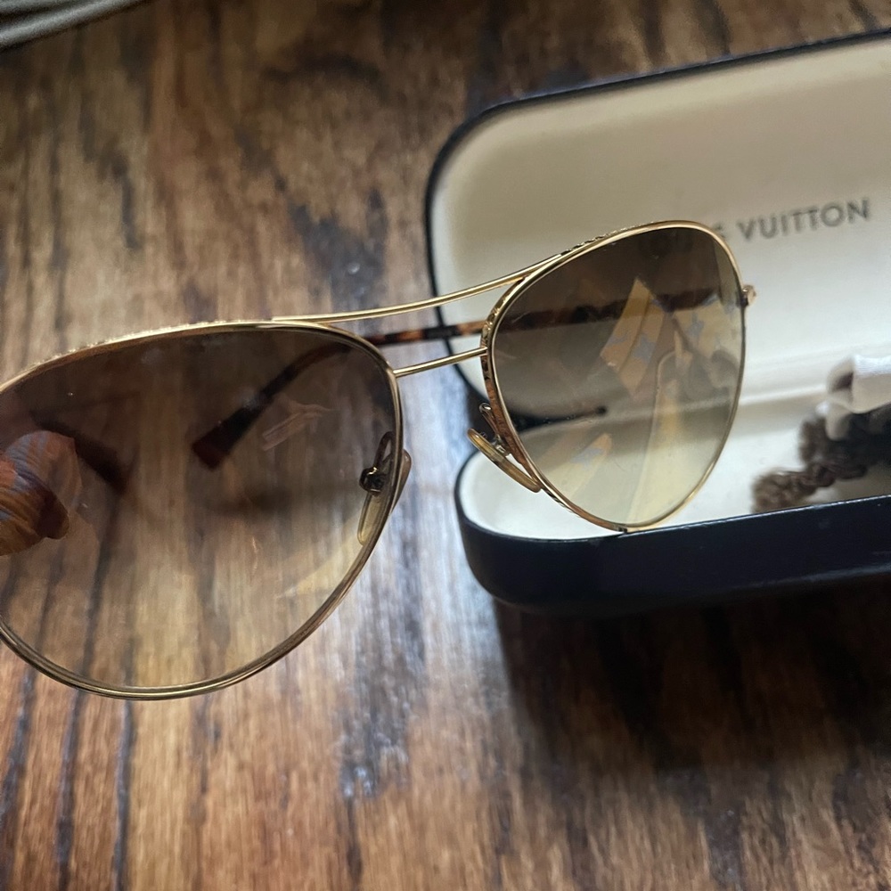 Louis Vuitton sun glasses